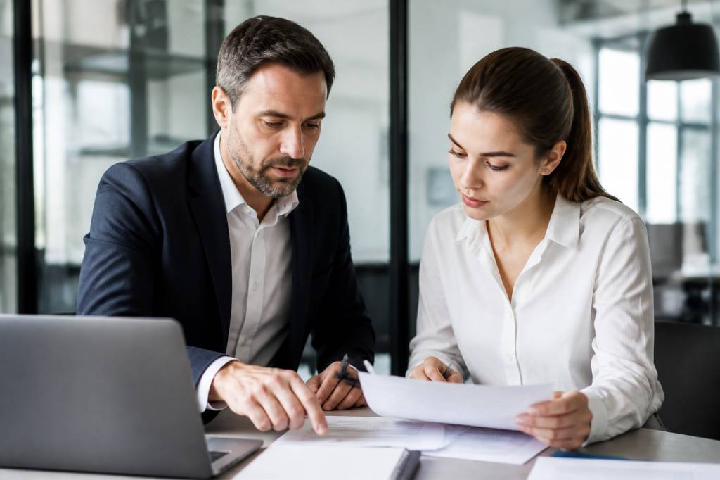 Acheteur en alternance : missions, compétences et conseils pour réussir son recrutement