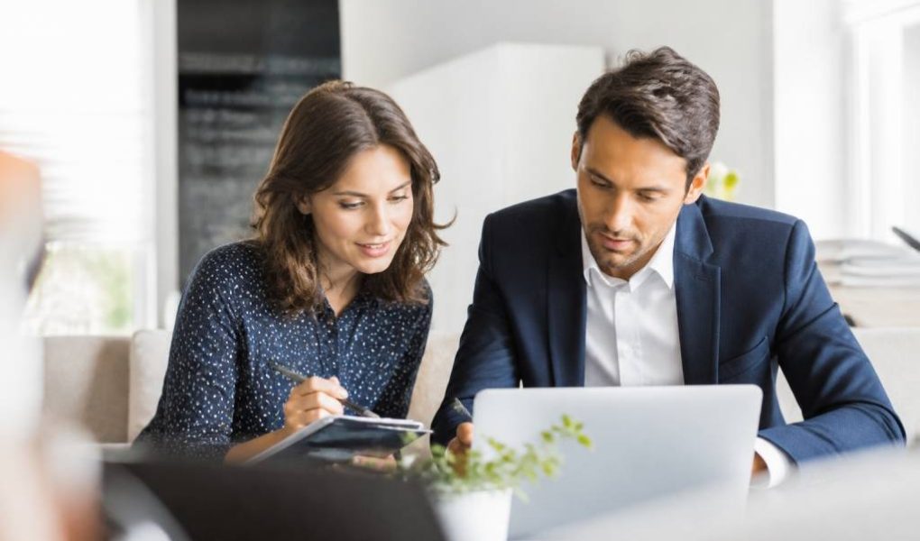 Account director : missions, compétences et salaire d’un directeur de comptes