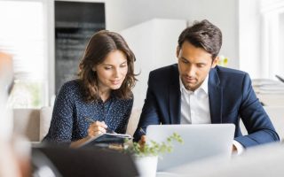 Account director : missions, compétences et salaire d’un directeur de comptes